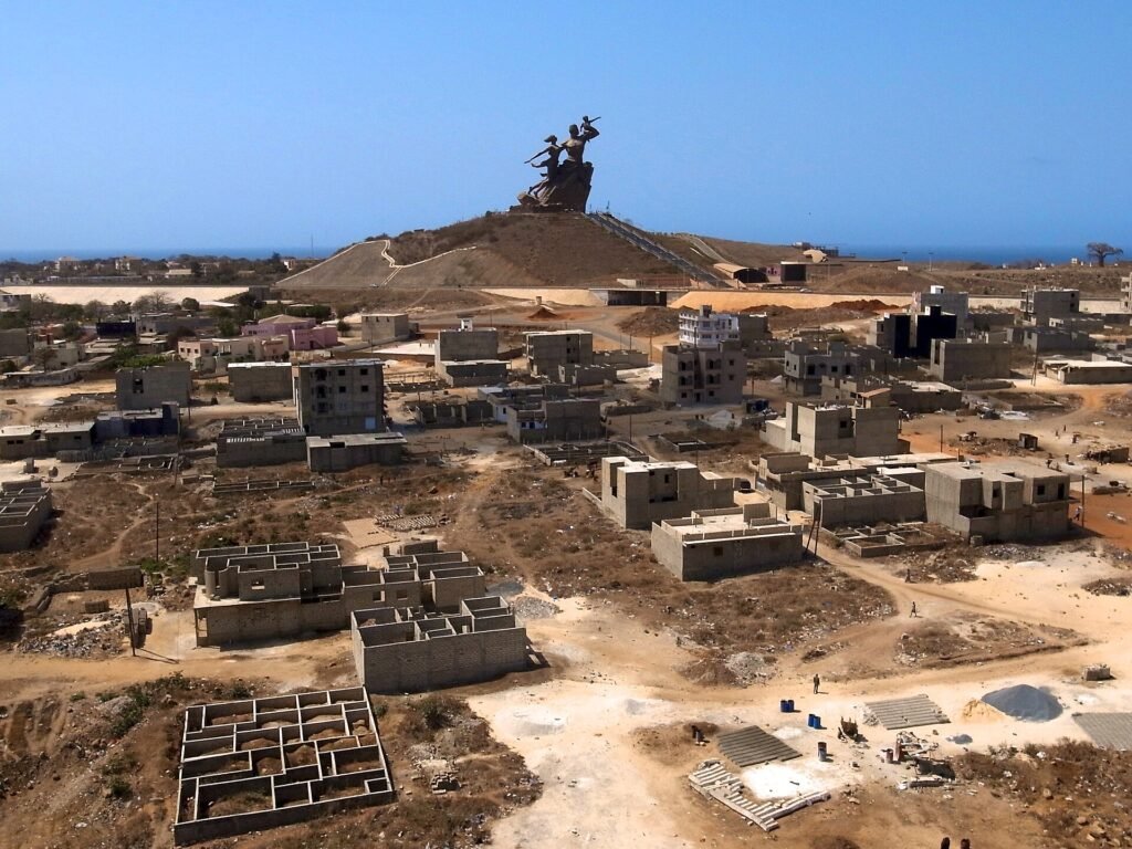 Vue aérienne du Monument de la Renaissance africaine à Dakar, Sénégal