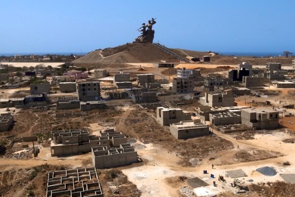 Vue aérienne du Monument de la Renaissance africaine à Dakar, Sénégal