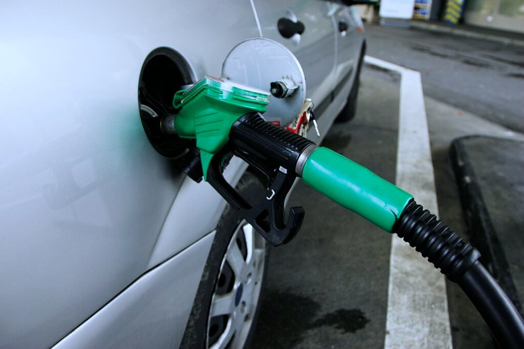 Pompes à carburant dans une station-service