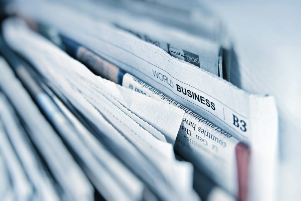 Pile de journaux imprimés